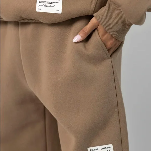 Comfrt Hoodie and Sweatpants Set in Teddy - Picture 4 of 6